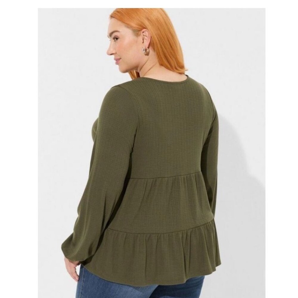 TORRID Olive Texture Jersey V-Neck Long Sleeve Tiered Top Size 4 - Picture 2 of 7